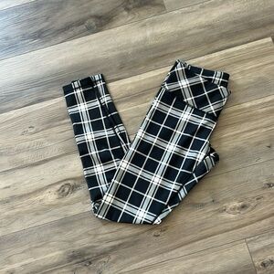 EUC lululemon wunder under legging size 8